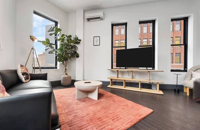 Elegant 2BR in the Vibrant Heart of Pittsburgh
