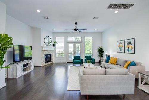 Elegant 3BR 3,5BA Holiday Home with Private Pool