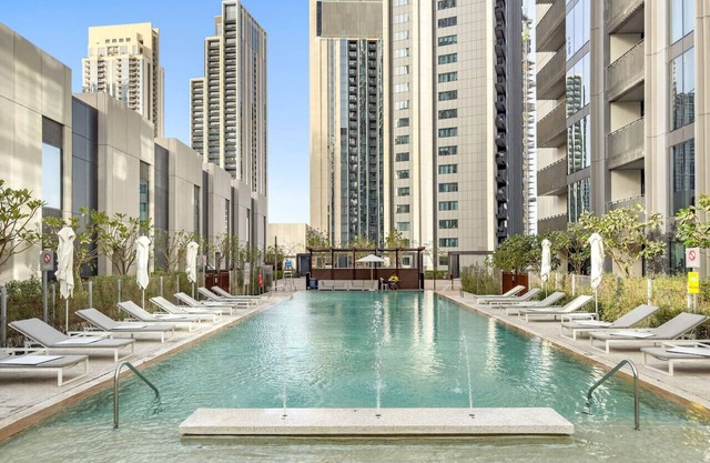 Elegant 3BR Harbour | Stay City Views & Pool Access in Prime Location