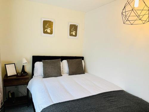 Elegant 4BR Home - Lace Market, Uni, QMC, City Centre & M1 - Sleeps 8