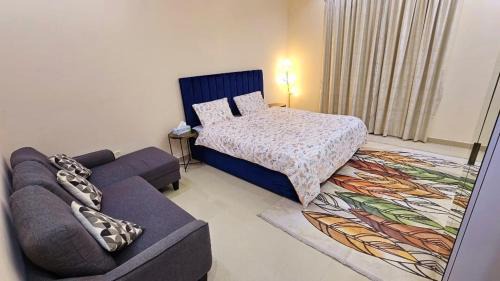 Elegant 5-bedroom Apartment near Al-Khan Beach