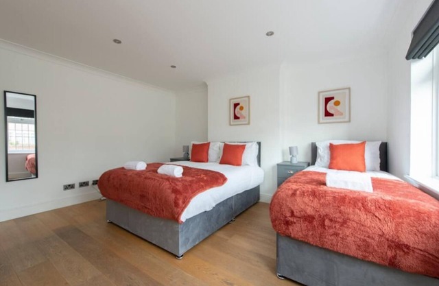 Elegant 5 Bedroom House in Romford