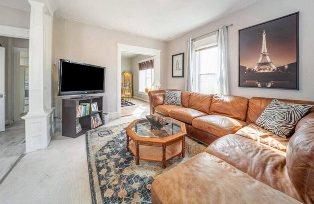 Elegant and Expansive Paris themed 5 b, 2 b