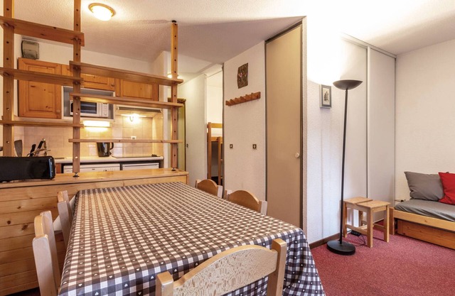 Elegant and quiet studio in Val-d'Isère, near the center, no WIFI or parking