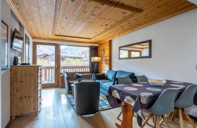Elegant apartment in Val-d'Isère with balcony, parking, wifi