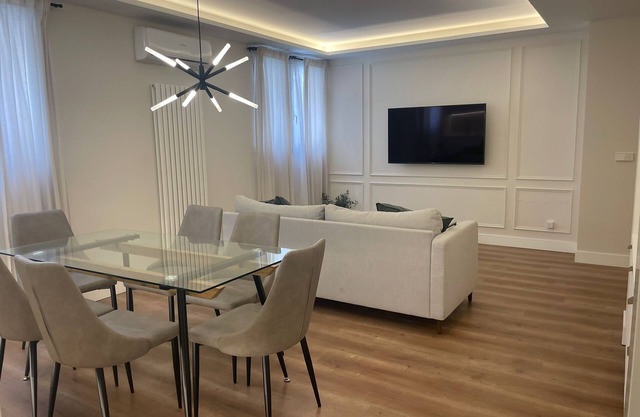 Elegant apartment in Atocha 2 Bedrooms 2 Bathrooms