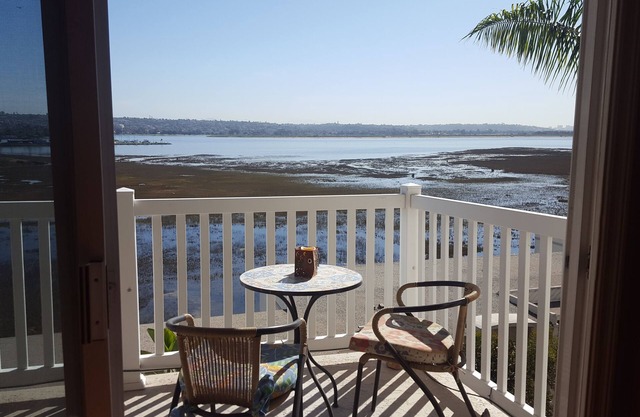 Elegant Bay View Condo with bikes, good location