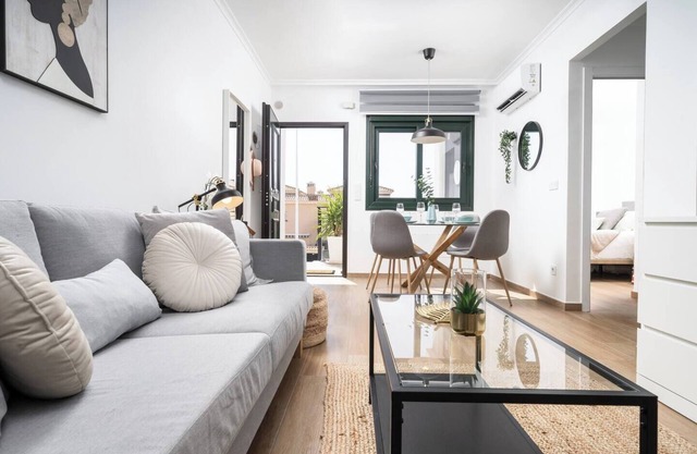 Elegant Boutique Flat with Panoramic Rooftop Views