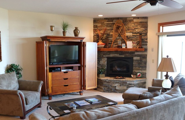 Elegant Condo w/ Updated Kitchen and Central A/C