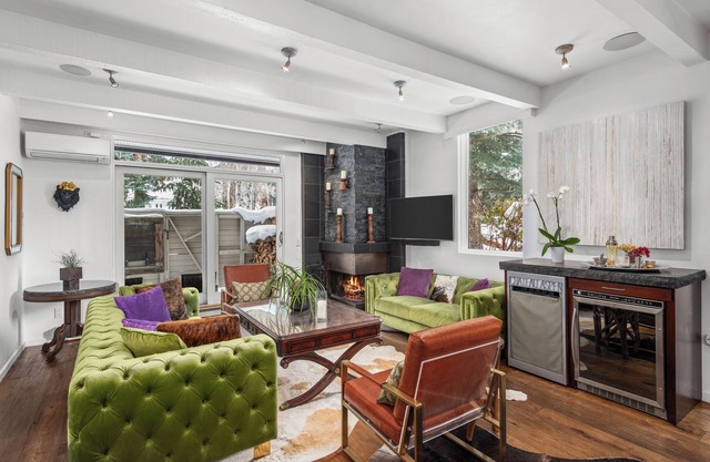 Elegant Corner Unit w/Mtn Views; Walk to Town; Wood Burning Fireplace; Pool