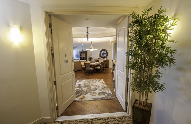 Elegant Direct Oceanfront Condo Relaxation