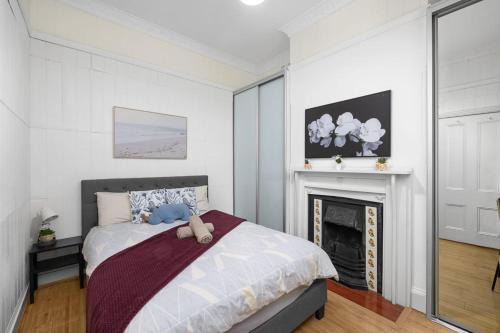 Elegant Double Room Lidcombe - Close to Transport & Shops - Shared Bathroom