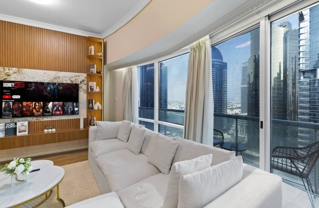 Elegant Haven | Spacious 2BR in Lake Terrace