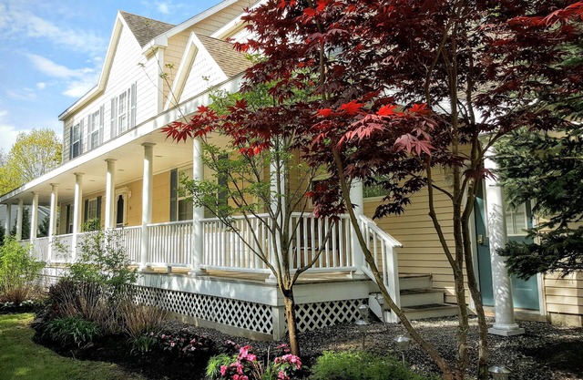Elegant, huge Ogunquit home- sleeps 12, 5 min walk to Perkins Cove & downtown!