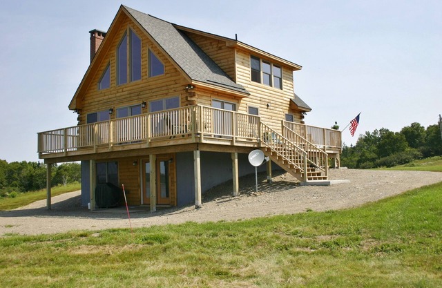 Elegant log home with unobstructed ocean views