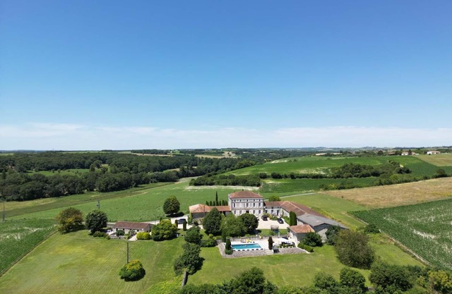 Elegant Manoir and Gite in a peaceful location - perfect for large families