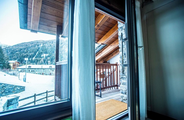 Elegant mountain vacation home located within walking distance of ski facilities