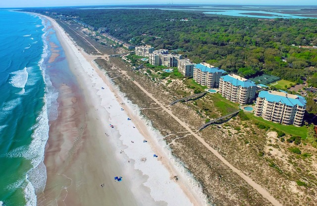 Elegant, oceanfront condo with balcony, washer/dryer & on-site pool