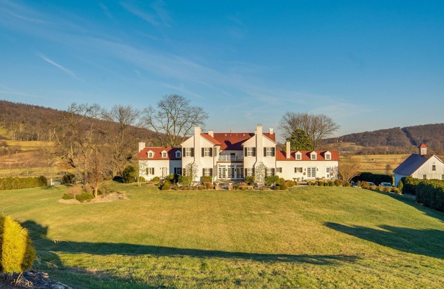 Elegant Paris Manor w/Private Pool!