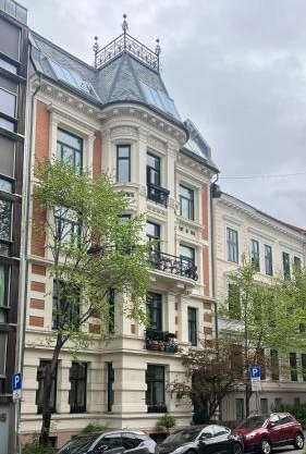 Elegant & Quiet Apartment in Historic House - Prime Location in Oslo West