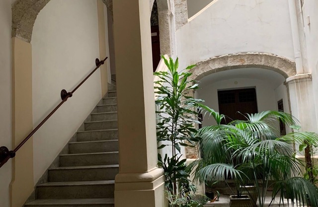 Elegant, quiet, large apartment in Palazzo Mango, beautiful heart of old Palermo