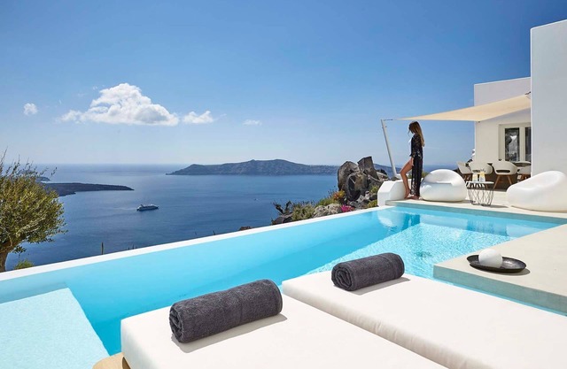 Elegant Santorini Villa | Stone Pearl Villa | 2 Bedrooms | Infinity pool |.