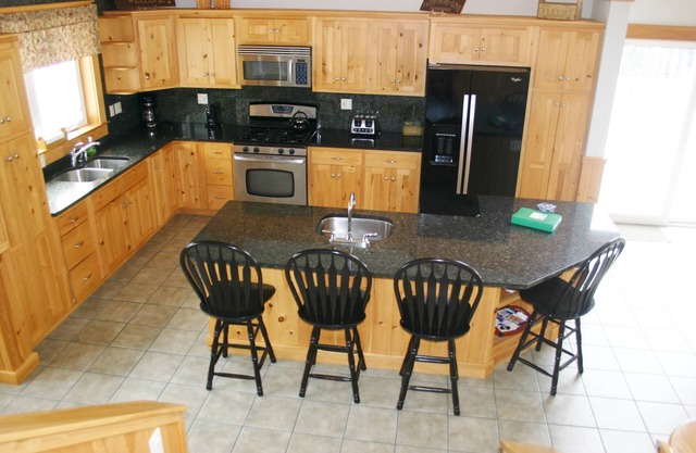 Elegant, spacious 5 bedroom home on Molasses Pond