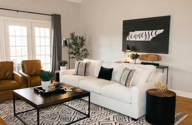 Elegant Sylvan Park Estate Getaway
