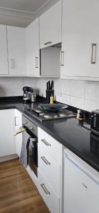 Elegant to classy newly refurbished near Windsor Maidenhead and Reading 20 minutes train to London with parking