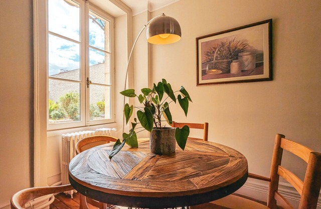 Elegant Townhouse with Private Garden, Spa & Free Parking in Châteauroux