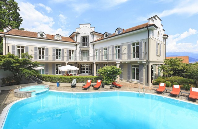 Elegant villa with pool & tennis just next to the town center! - Villa Virginia