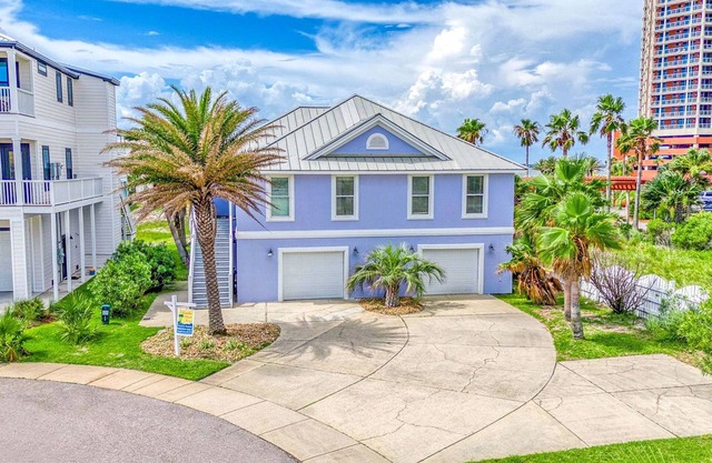 Elegantly decorated 3 bdr/3.5 bath home in gated community w/pool & pier.