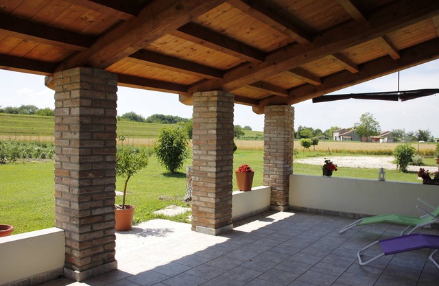 ELENA in Corte SPINATA:Quiet little countryhouse on the PO cyclepath near VERONA