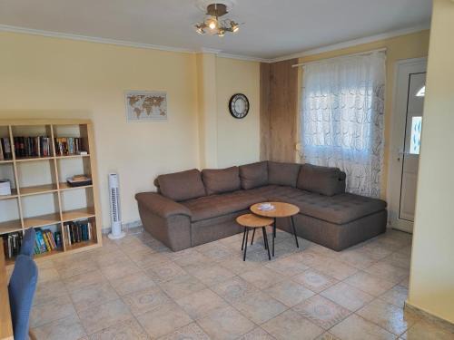 Elena's 3BR Maisonette with Garden & Pool