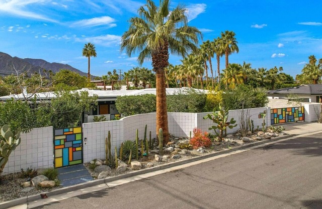 Elenora's Casita is in central Palm Springs near downtown and the excitement!