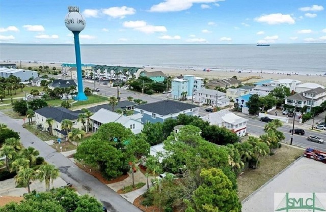 Elevated Apt steps from beach. Furnished Parking Utilities, TV Internet Include