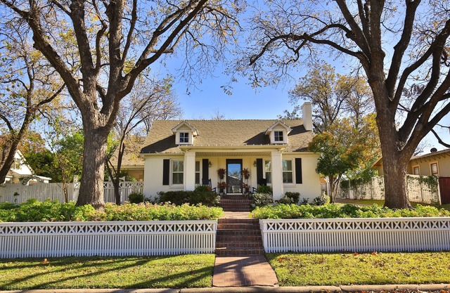 Eleven09-A Fine Guest Experience in the Sayles/Highland Historic District
