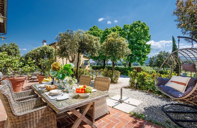 Elisa Farmhouse Apartment in Wine Resort in Lucca