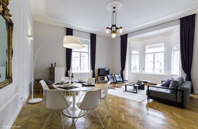 Elisabeth Deco Suite, WiFi, AC on 78 sq.meters 1 BR, 2 BA in the Downtown