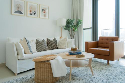 Elite Escape Holiday Home - 2 BHK Getaway with Burj Khalifa View and Dubai Mall Access - 1504