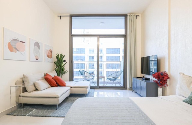 Elite LUX Holiday Homes - Modern Studio in Arjan, Dubai