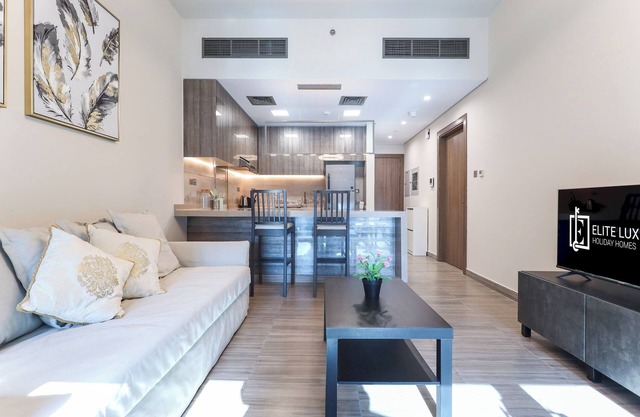 Elite LUX Holiday Homes - Stunning Lake View 1BHK Retreat in JLT, Dubai