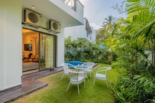 ELIVAAS 4 BHK with Pvt Pool & Garden - Laguna Quest