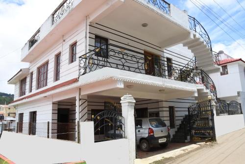 Elk Hill Palace