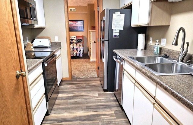 ELK RAPIDS/GRAND TRAVERSE BAY CONDO #15
