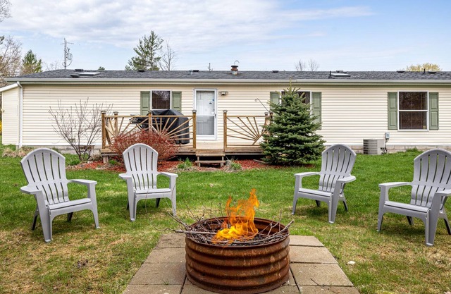 🌺 Elk Retreat: Newly Renovated 3BDR Vacation Home in Elk Rapids