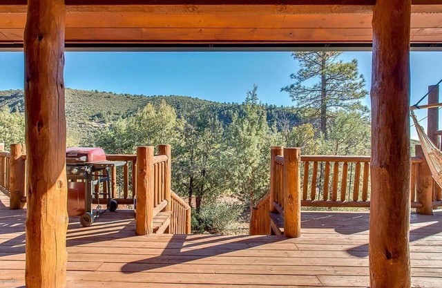 Elk Surprise Hillside Hideaway