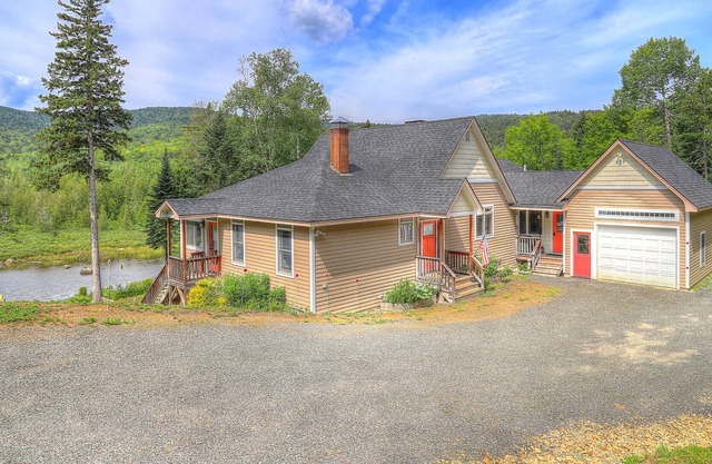 Elkhorn is a 4 season rental on Beaver Mountain Lake