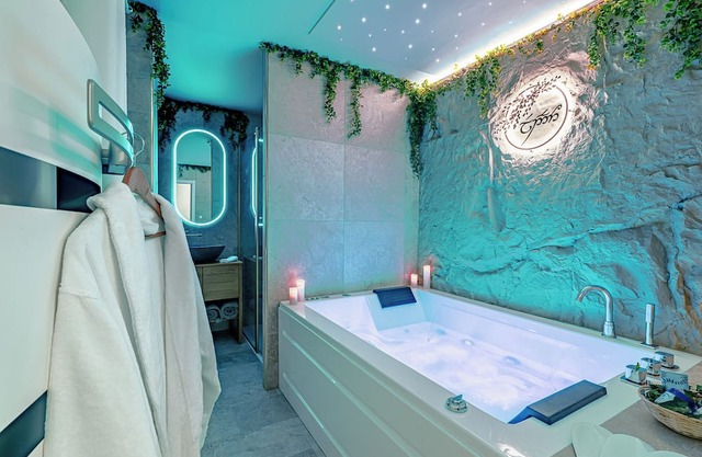 Ellendor private spa and romantic getaway in Middle-earth.