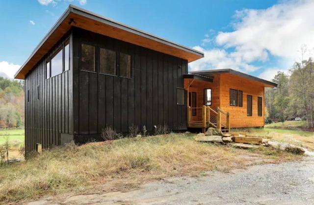 Ellijay Creek Front Modern Cabin on 7 Acres